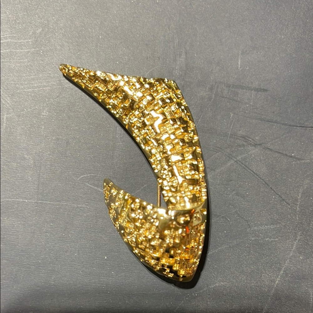 Modern Pin
